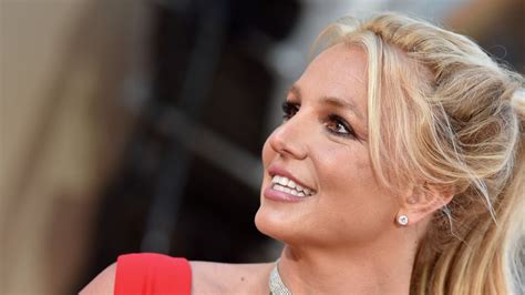 Britney Spears posts naked pictures on Instagram as a ‘free。